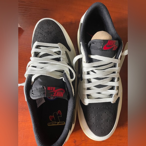 Air Jordan 1 low Travis Scott olive - Picture 6 of 7